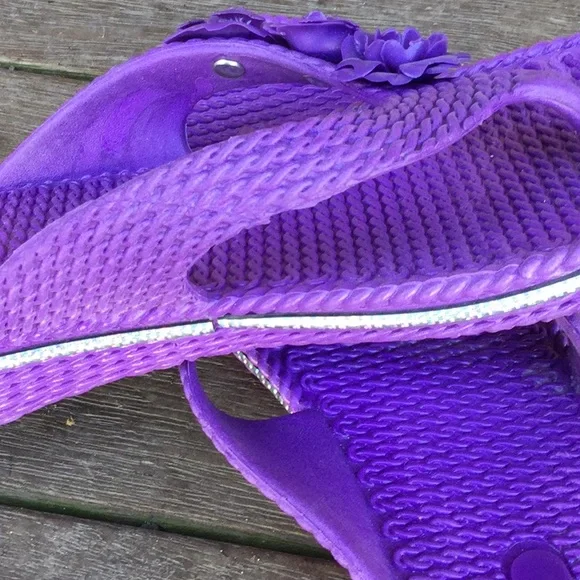 Purple travel flip flops Easter spring vacay farmer’s garden festival beach - Picture 6 of 6